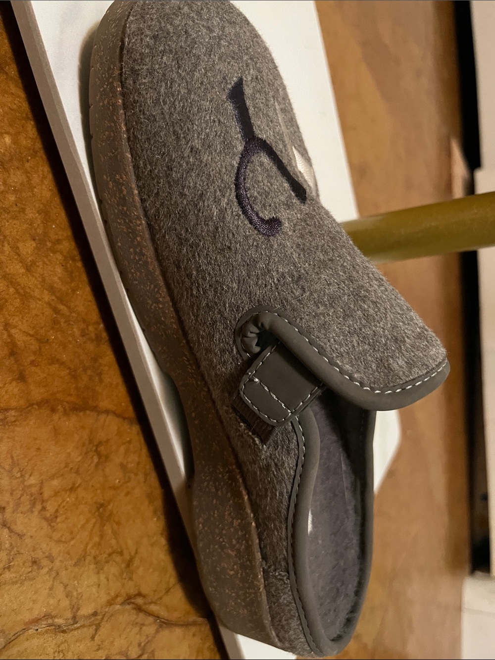 Earth Gray Felt Embroidered Mules NEW Sz 7.5 Womens - Picture 8 of 11
